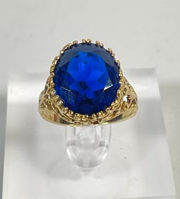 Vintage 14k Yellow Gold Blue Topaz Ring size 8