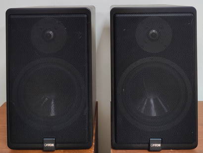 Pair of Canton Made in Germany Ergo 22 DC Shelf Speakers: Canton Ergo 22 DC speakers in very good condition, with the black satin lacquer cabinets. Each speaker measures 8.75" W x 10.75" D x 14.75" H.