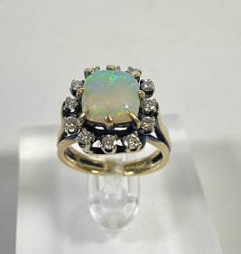 Vintage 14k Yellow Gold Diamond & Opal Ring size 6