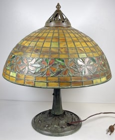 Unique Art Glass & Metal Co. Periwinkle Leaded Art Glass Table Lamo