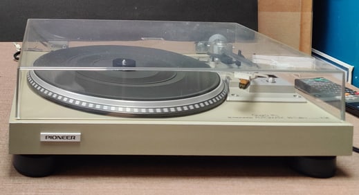 Pioneer PL-540 PLL Quartz Automatic Return Turntable