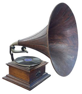 Antique Victor III Phonograph with Oak Speartip Horn: Quarter sawn oak case with fluted corner pilasters, 10 in. spring driven turntable with crank on the right side, rear mounted support arm is painted black with gilt stenciling; nickel silver tone arm