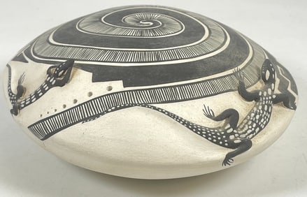 Native American Angelina Medina Zuni Art Pottery Lizard Seed Pot