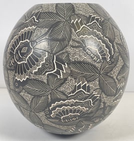 Vintage Heri Mora (Mata Ortiz, Mexico, 20th c.) Art Pottery Vase Butterflies