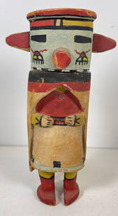c1920 Hopi Kachina Doll: Measures 8.5 inchesnhigh, 4.75 at its widest. overall good condition, please see photos. Comes from a prolific collection of native american items from a singular estate on Long Island.