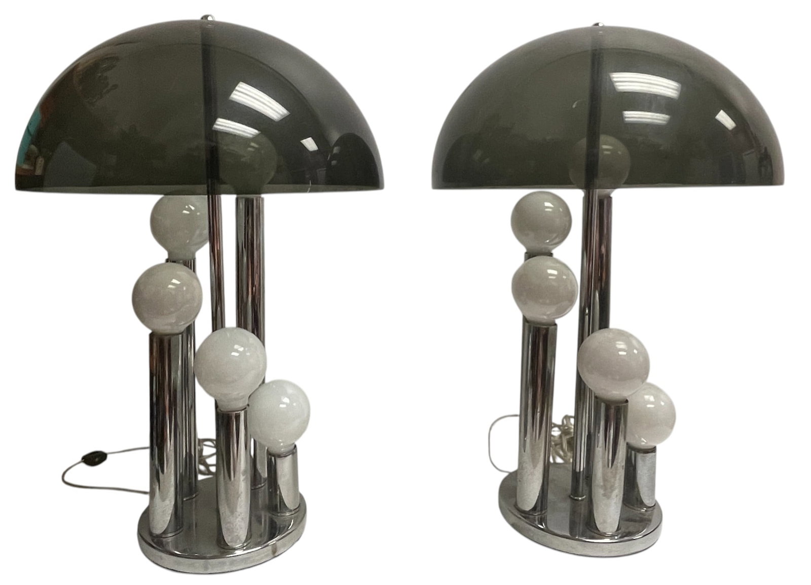 Pair Mid Century Robert Sonneman Style Chrome 5 Bulb Lamps: They measure approx 24.5 inches to the top of the chrome, 8 inches diameter across the bottom. Diameter of the smoky acrylic shades is 16 inches. One shade has a crack at the top. Overall good conditi