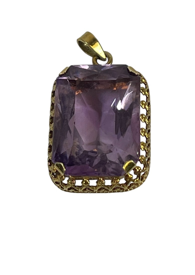 14k Yellow Gold & Amethyst Pendant: Measures 1.25 inches long including bale, .675 inches wide. Totral weight 4.8 grams (3.0 dwt). Overall good condition, please see photos.