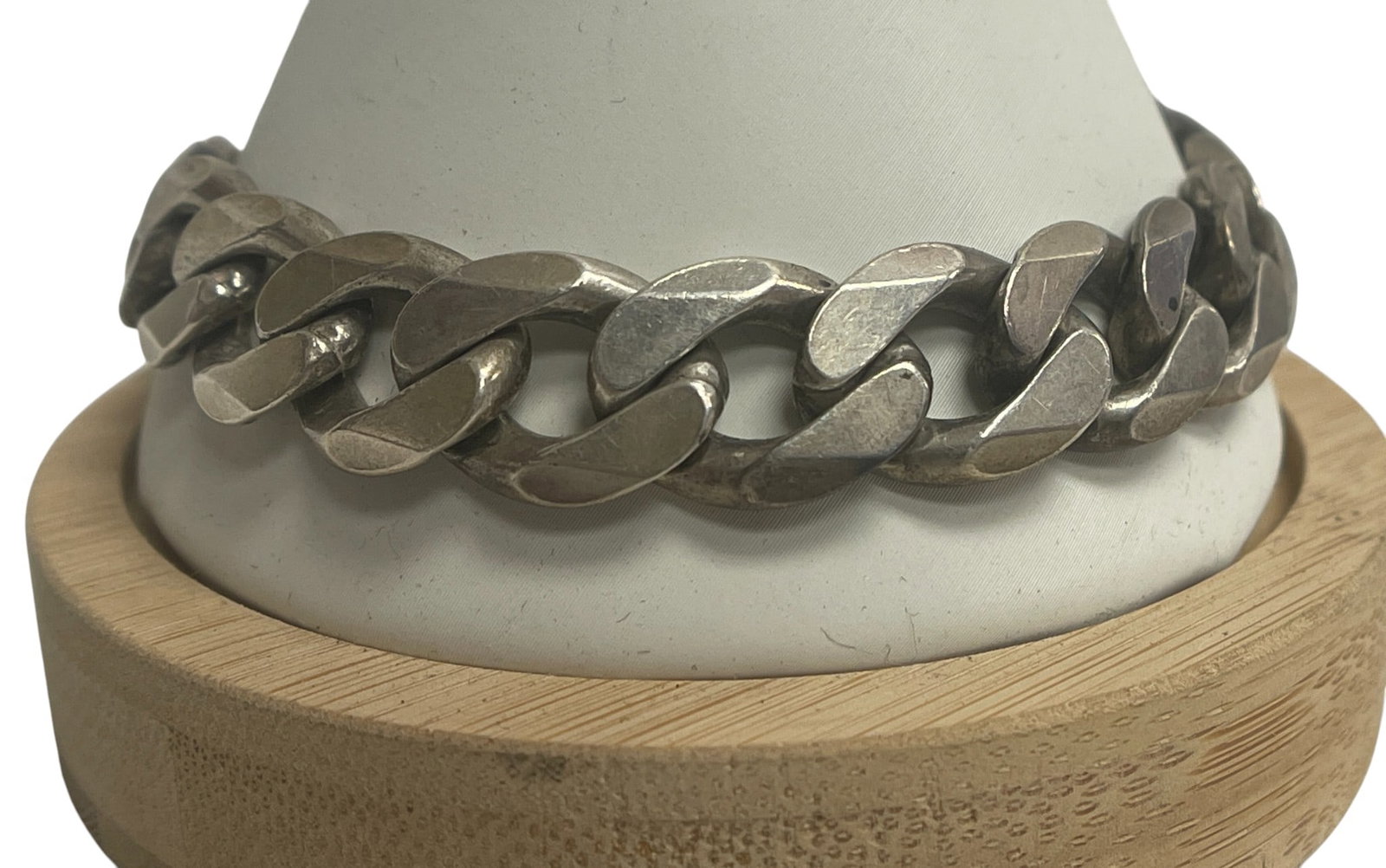Vintage Heavy Sterling Silver Men's Bracelet: Measures 9 inches long and weighs 55.7 grams.