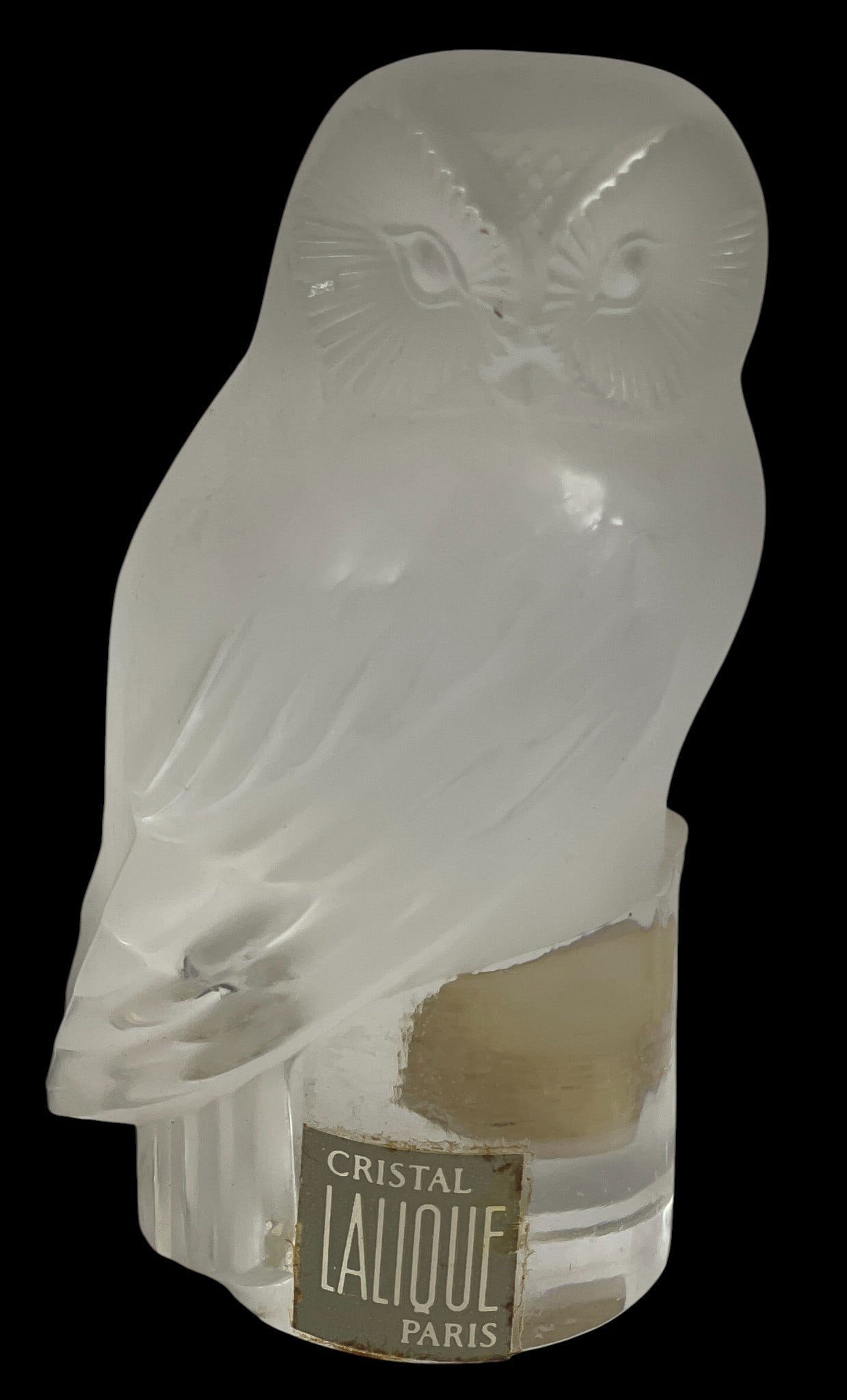 Lalique Frosted Glass Chouette Owl Figurine / Paperweight: Frosted crystal owl sculpture on round clear base. Lalique France paper label. Measures 3.5 inches high. Overall excellent condition, no chips or cracks.