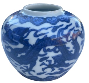 Chinese Wanchun Period of Ming Dynasty Blue & White Porcelain Vase