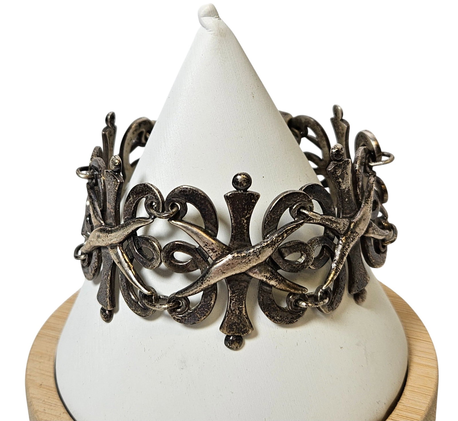 Vintage Taxco Mexico Sterling Silver Panel Bracelet: Marked on the inside of the clasp TC-121 Mex, 925, with a makers hallmark. Bracelet measures 7 inches long, with a safety clasp. Total weight 59.2 grams. Overall good condition, please see photos.