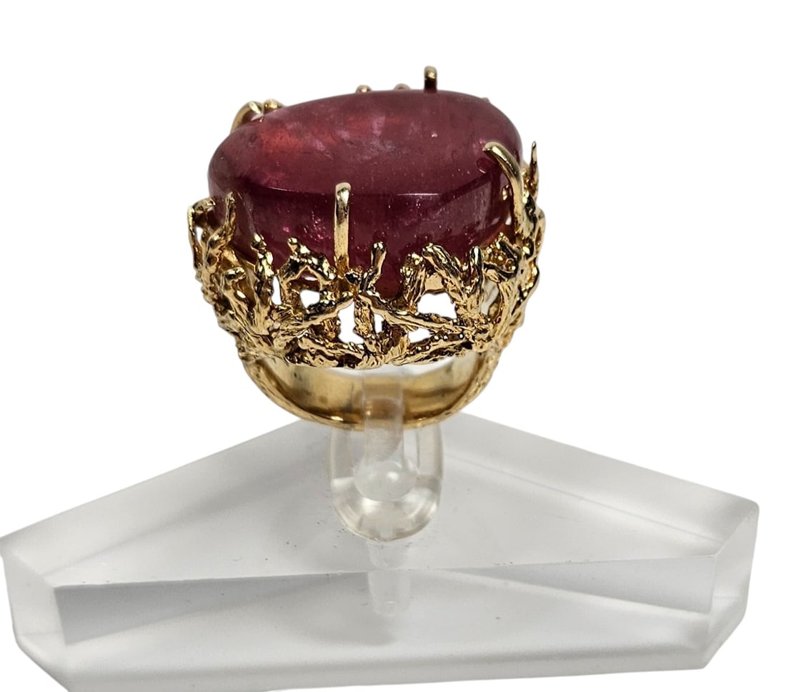 Heavy Brutalist 14k Yellow Gold & Pink Jade Ring size 5: Large gold cocktail ring featuring a cabochon cut pink jade stone in a brutalist branch like setting. Stone measures 1 inch long x .75 inches. Total weight 24.4 grams (15.6 dwt). Overall good conditio