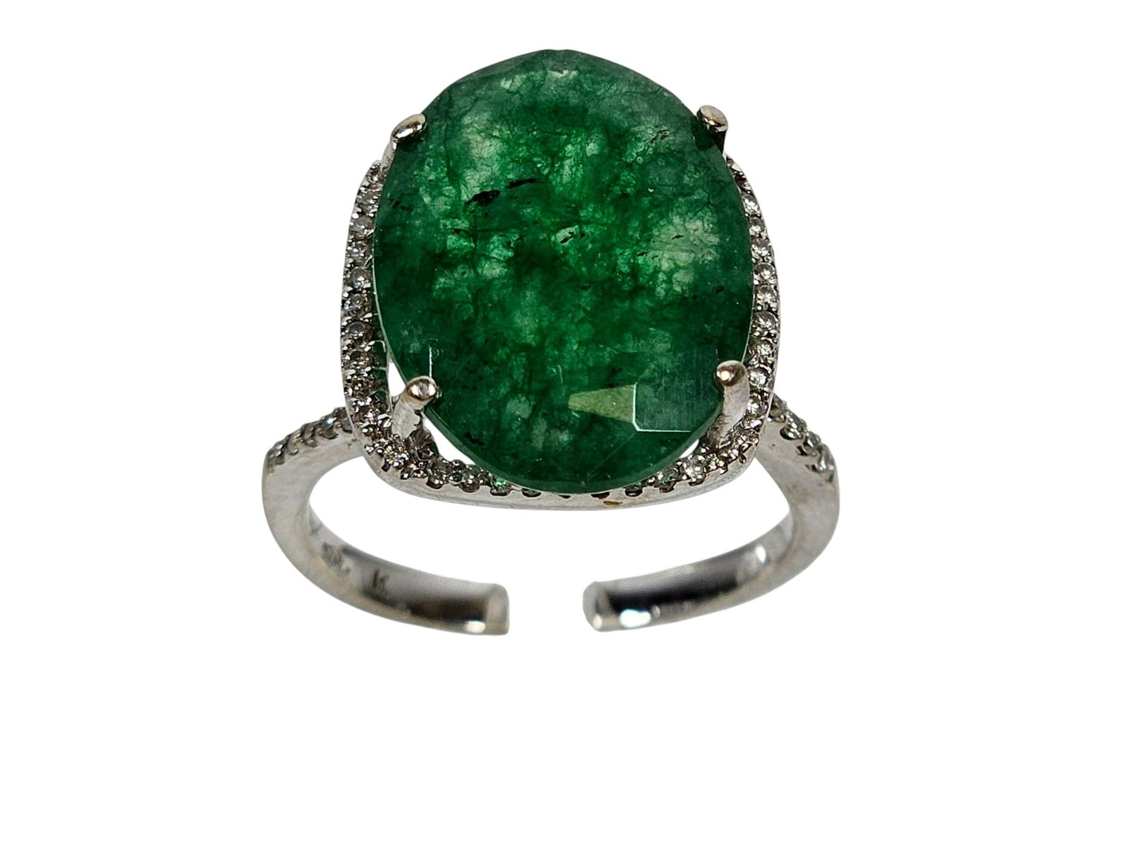 18k White Gold Diamond & Jade Ring size 7: Diamonds underneath large oval jade, and continuing down the band. Total weight 5.6 grams (3.6 dwt). Overall good condition, please see photos.