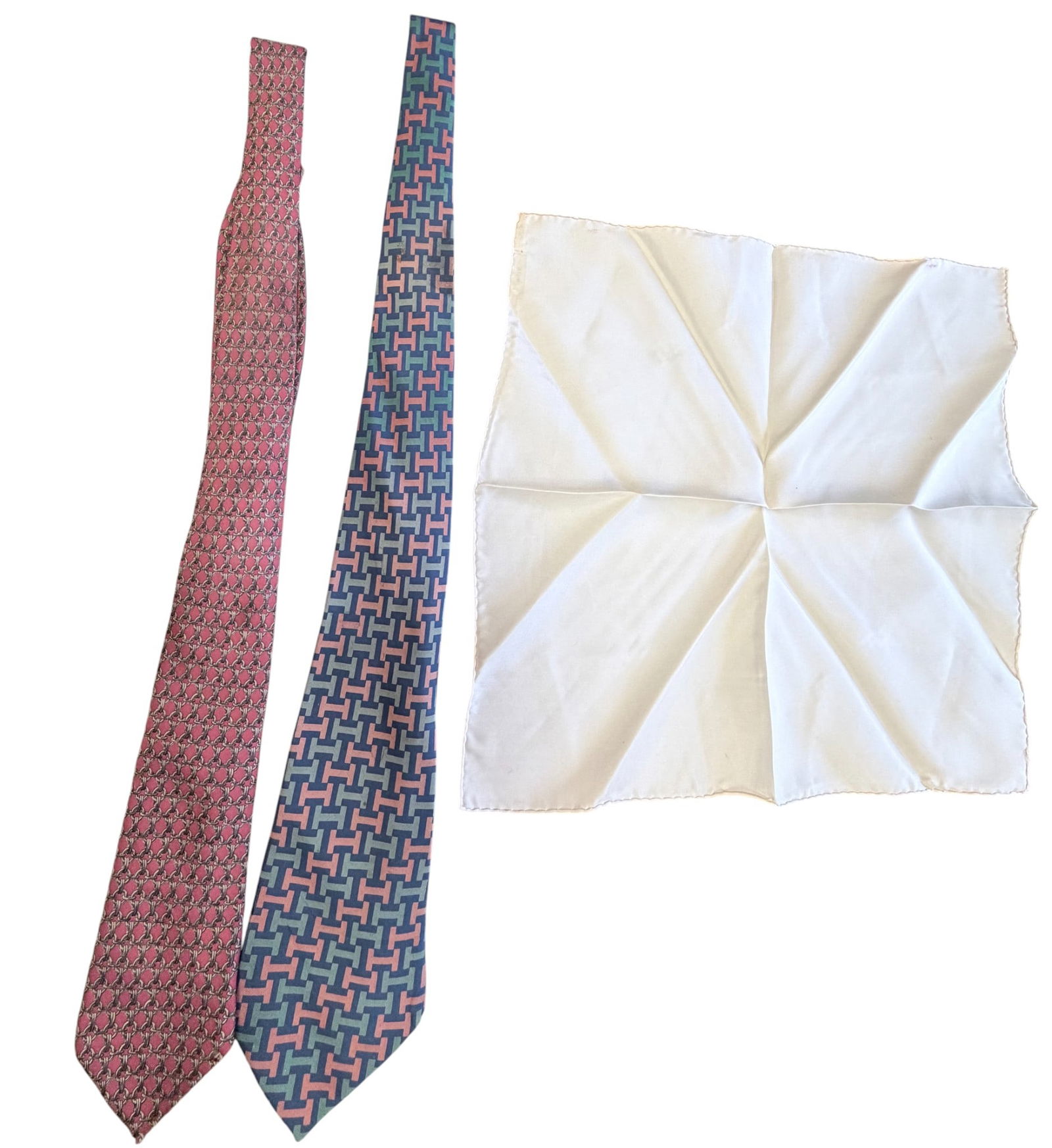 Lot of (2) Hermes Gentlemans Ties & (1) Pocket Square: Overall good condition, one tie has light staining, please see photos.