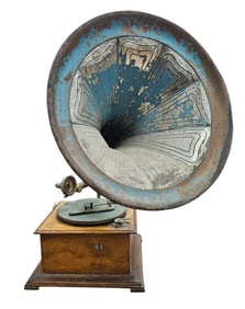 c1900 European Outside Horn Phonograph