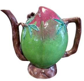 Qing Dynasty Chinese Porcelain Cadogan Peach Shaped Teapot