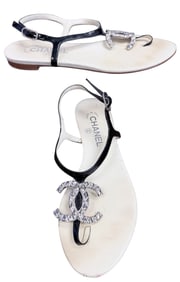 Chanel Black Patent Leather Thong Sandals CC Logo