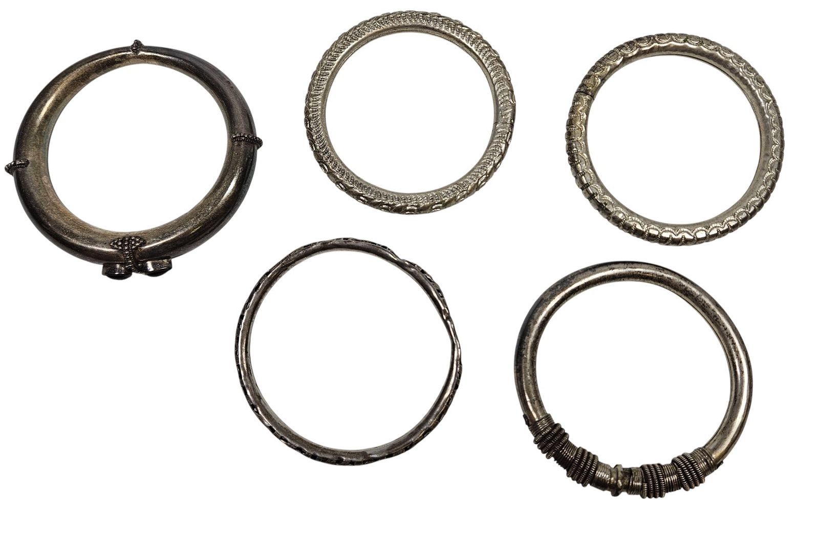 Lot of (5) Sterling Silver Bangle Bracelets: All approx 7 inch circumference. Total weight 116.8 grams. Overall good condition, please see photos.