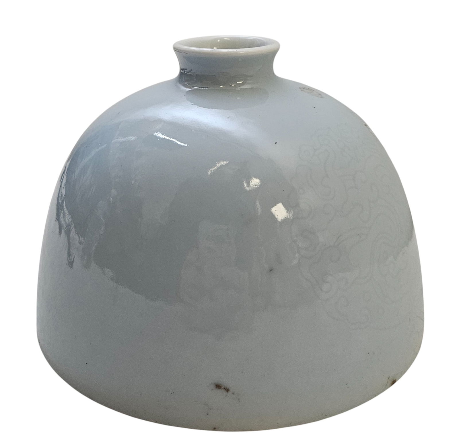 18th Century Kangxi Reign Chinese Porcelain Monochrome Beehive Water Pot Taibo Zun: Subtle incised dragon roundels incised under the glaze. Measures 4 inches high, 5.125 inches across the base. Overall very good condition, no chips, cracks, breaks or repairs. Checked with a UV light.