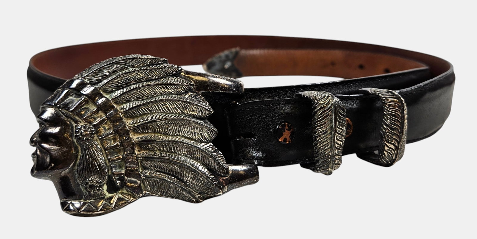 Jeff Deegan Sterling Silver Native American in Headdress Belt Buckle & Ostrich Belt: Buckle measures approx 2.75 inches long x 2 inches wide. Belt (39) measures 45.25 inches long, 1.125 inches wide. Overall very good condition, please see photos.