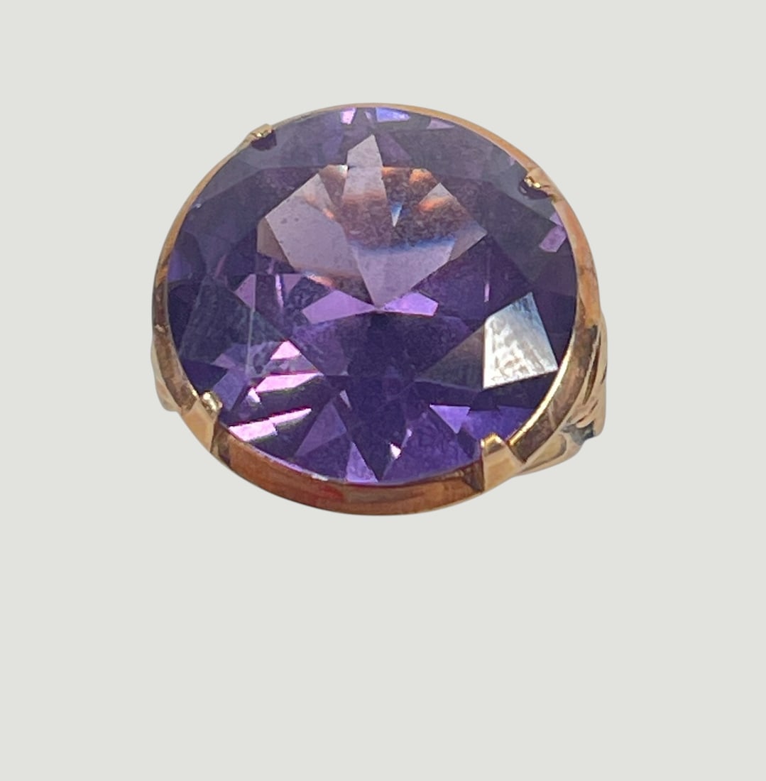 Estate 14k Yellow Gold & Amethyst Ring size 5: Large amethyst set in 14k gold. Total weight 4.6 dwt (7.2 grams).