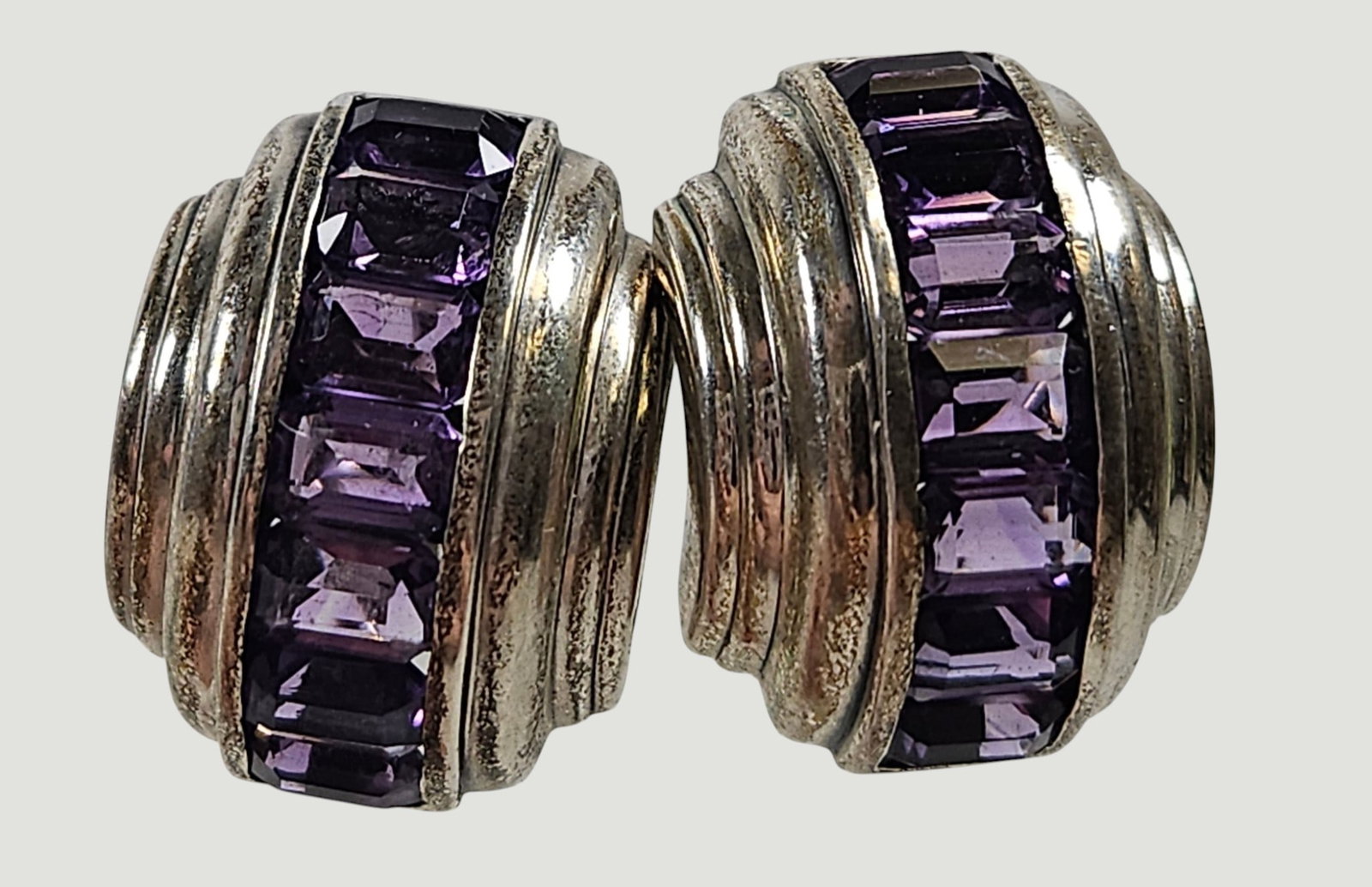 David Yurman Sterling Silver & Amethyst Channel Set Earrings: Feature multiple rectangular cut deep purple amethysts set in a channel setting in sterling silver. Measure 1 inch long, and weigh 13 grams. Overall good condition, please see photos