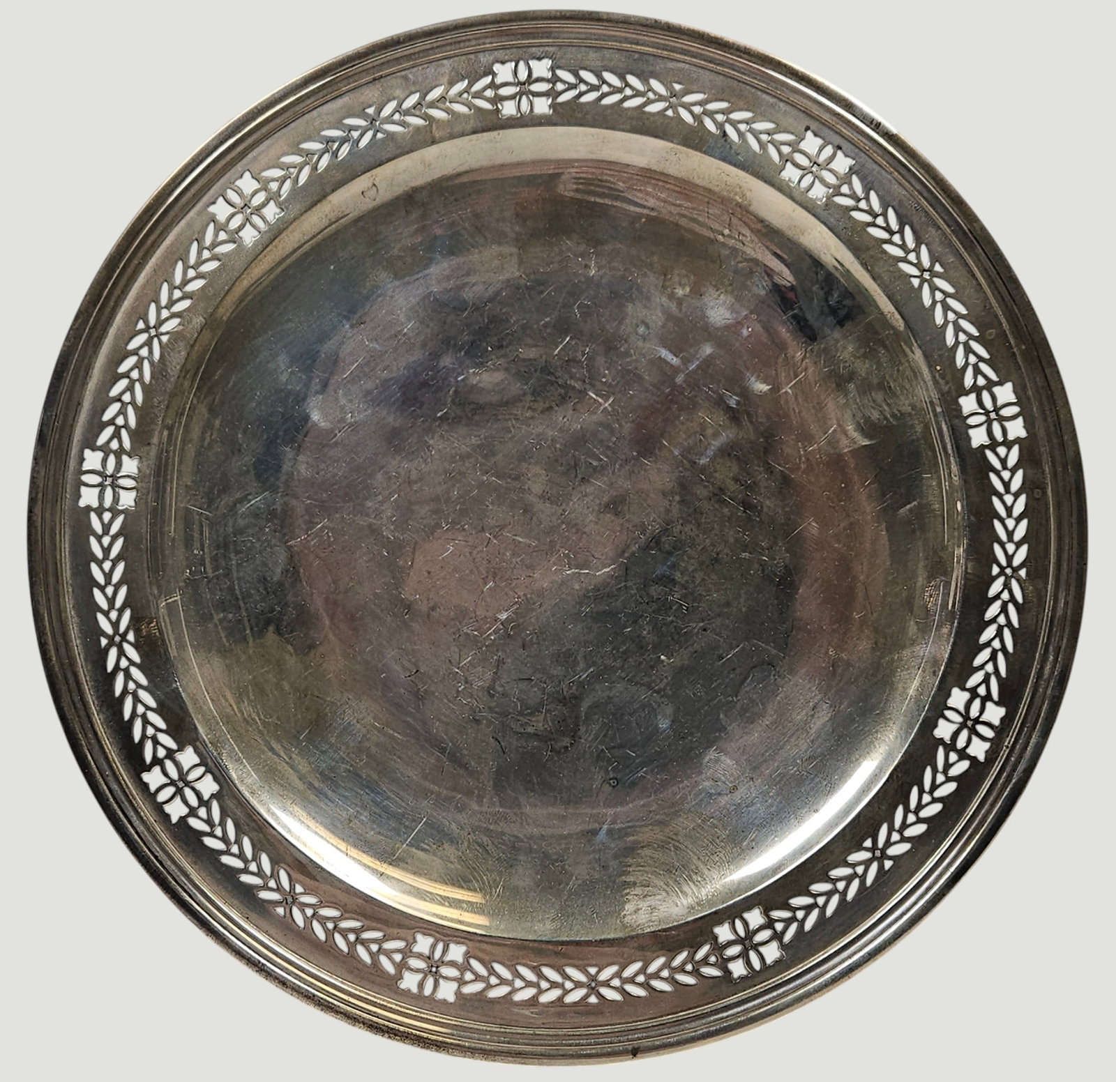 c1930 Tiffany & Co Reticulated Sterling Silver Platter: Measures .625 inches high, 9.5 inch diameter across the top. No monogram. Signed underneath. Total weight 489.9 grams (15.7ozt). Overall good condition, please see photos.