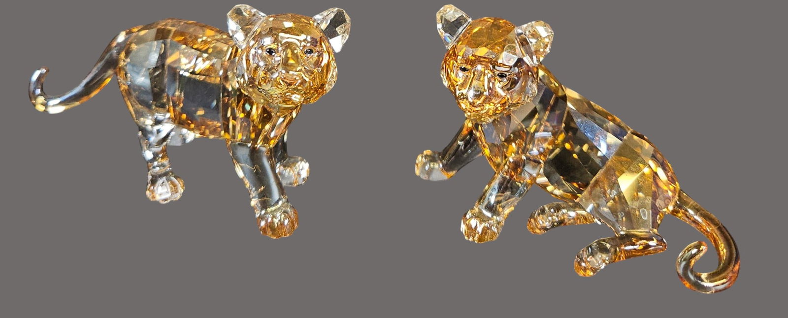 (2) Swarovski SCS Crystal 2010 Standing & Sitting Tiger Cubs (1 of 11)
