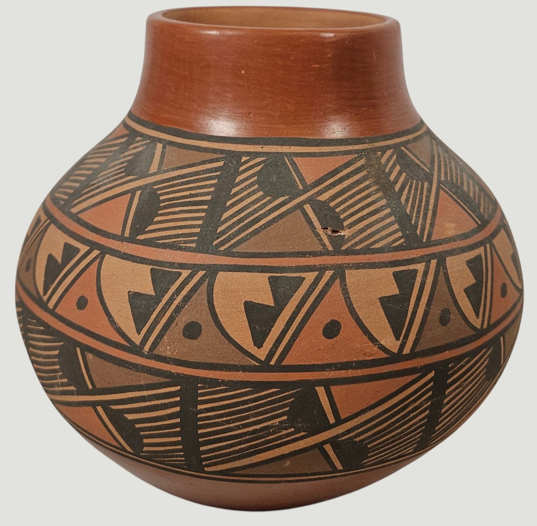 Native American Bertha Gachupin (B. 1954) Jemez Pueblo Pottery Jar (1 of 9)