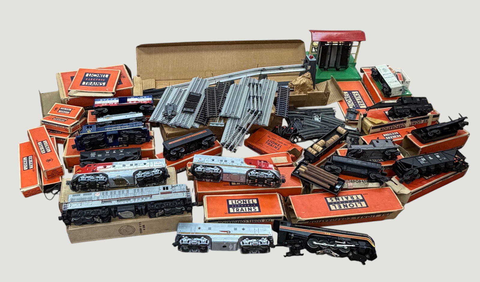 c1940s Post War Lionel O/O Gauge Model Train Collection - 2