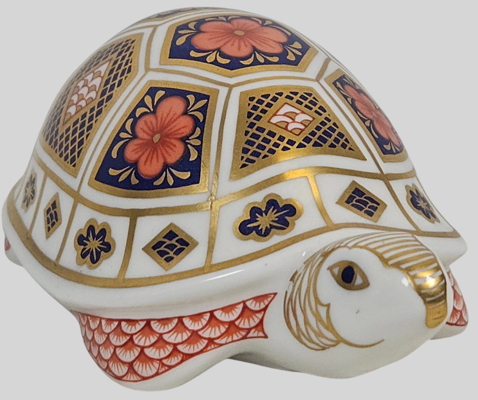 Royal Crown Derby Imari Turtle Paperweight: Measures 2.25 inches high, 4.5 inches wide, 3 inches deep. Overall very good condition, no chips or cracks. Please see photos.
