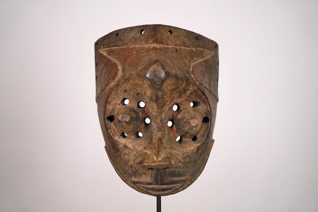 Kuba Mask with Stand from DR Congo - African Tribal Art (1 of 7)
