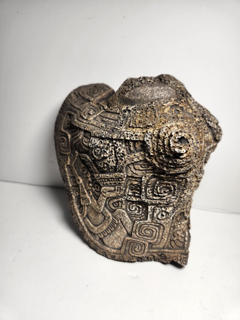 PRE-COLUMBIAN MAYAN SNAIL TIPE CODEX WITH GLYPHS (1 of 5)
