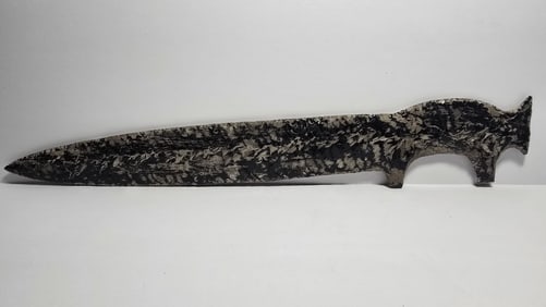PRE COLUMBIAN COLIMA OBSIDIAN BLADE WITH FOX EFFIGY HANDLE