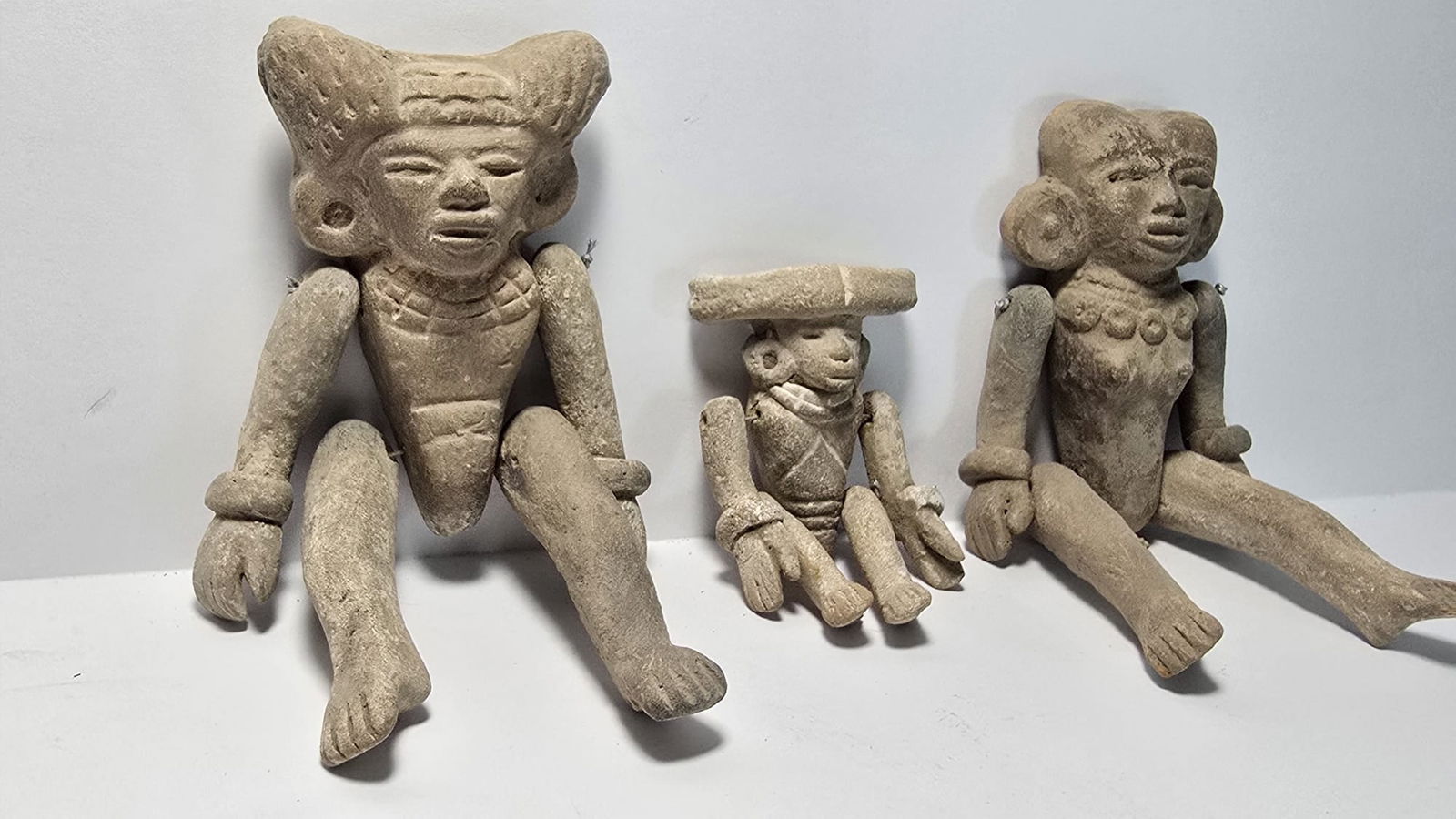 RARE PRE-COLUMBIAN TEOTIHUACAN TERRACOTTA ARTICULATED DIGNITARY FAMILY (GROUP OF THREE) (1 of 7)