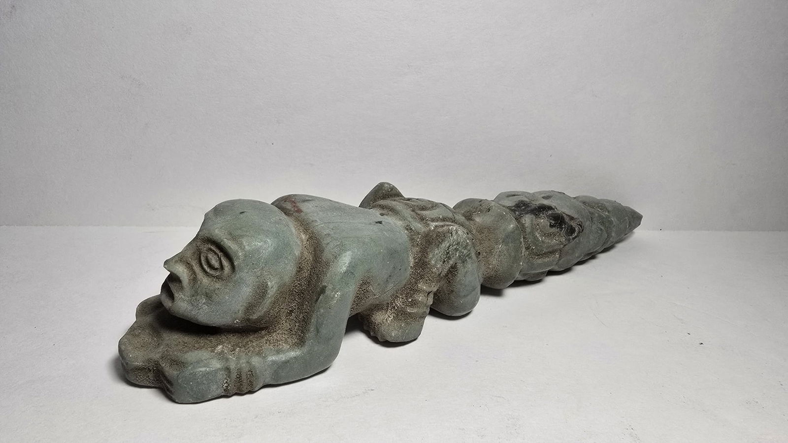RARE PRE-COLUMBIAN AZTEC JADE WORM FIGURE (1 of 7)