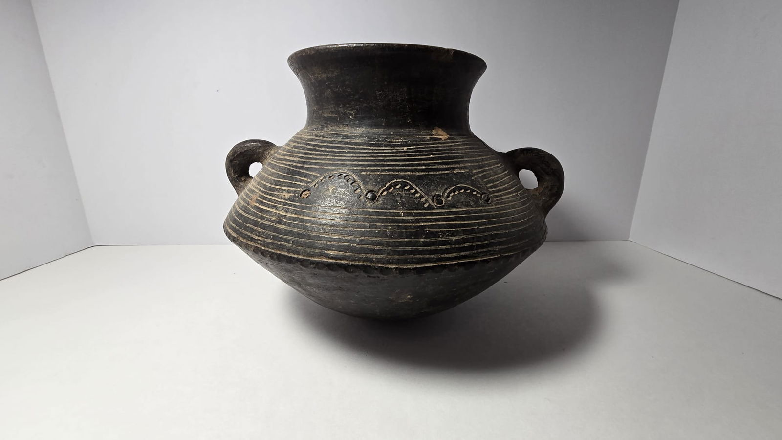 PRE-COLUMBIAN MIXTEC TERRACOTTA VASE (1 of 7)