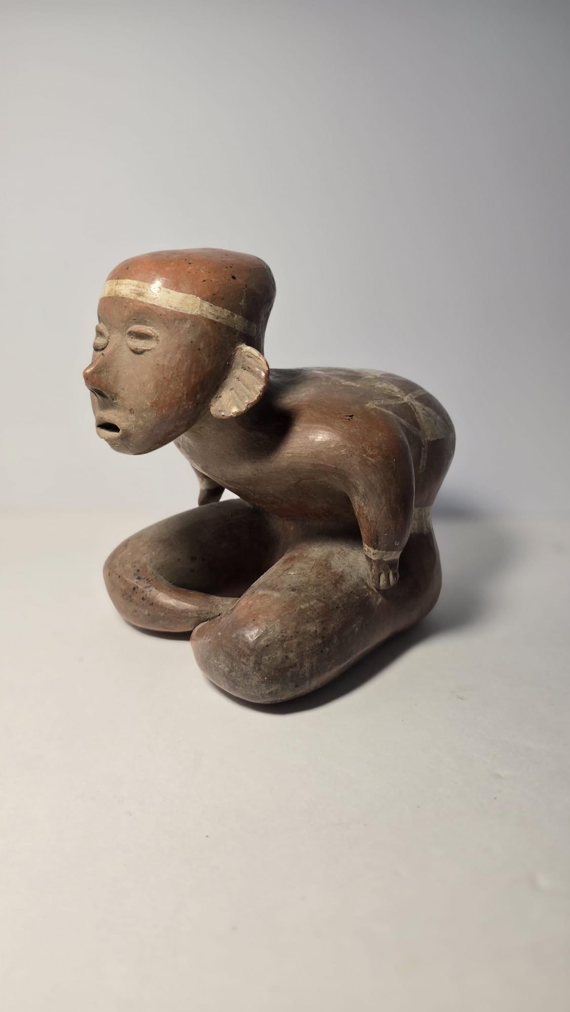 PRE-COLUMBIAN COLIMA HUNCHBACK SEATED FIGURE (1 of 8)