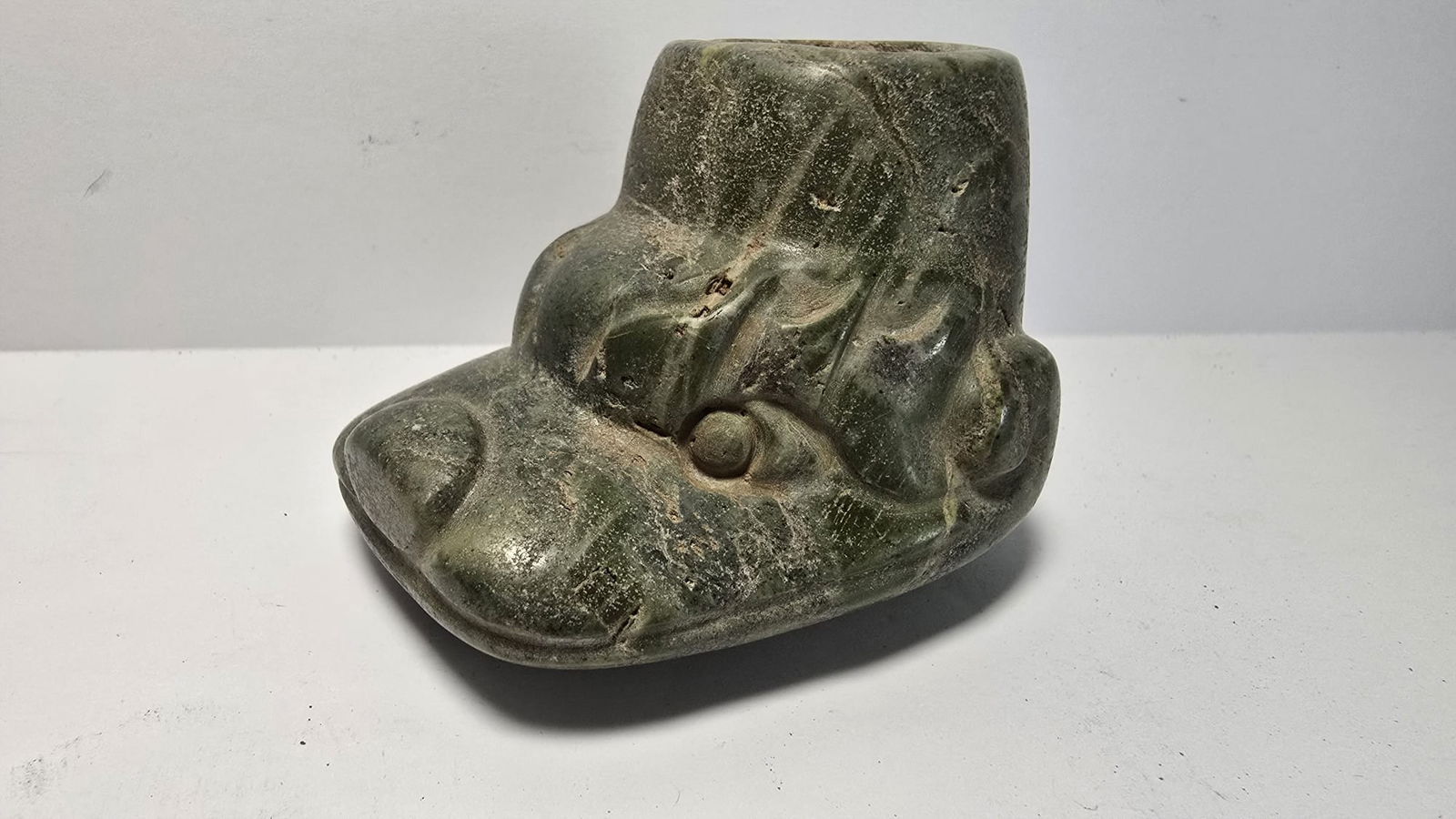 PRE-COLUMBIAN OLMECA JADE DUCK MEDICINE CONTAINER: PRE-COLUMBIAN OLMECA JADE DUCK MEDICINE CONTAINERA finely carved jade medicine container in the form of a duck from the Olmec culture, dating from 1200 BC to 400 BC. Zoomorphic containers of this type