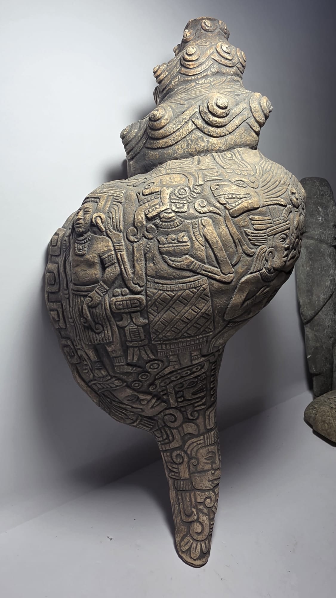 BEAUTIFUL AND LARGE PRE-COLUMBIAN MIXTEC CEREMONIAL CARVED SNAIL – CODEX TYPE: BEAUTIFUL AND LARGE PRE-COLUMBIAN MIXTEC CEREMONIAL CARVED SNAIL – CODEX TYPEImpressive Mixtec ceremonial carved snail (conch trumpet), dating approximately 700 AD – 1200 AD (Late Classic to Early