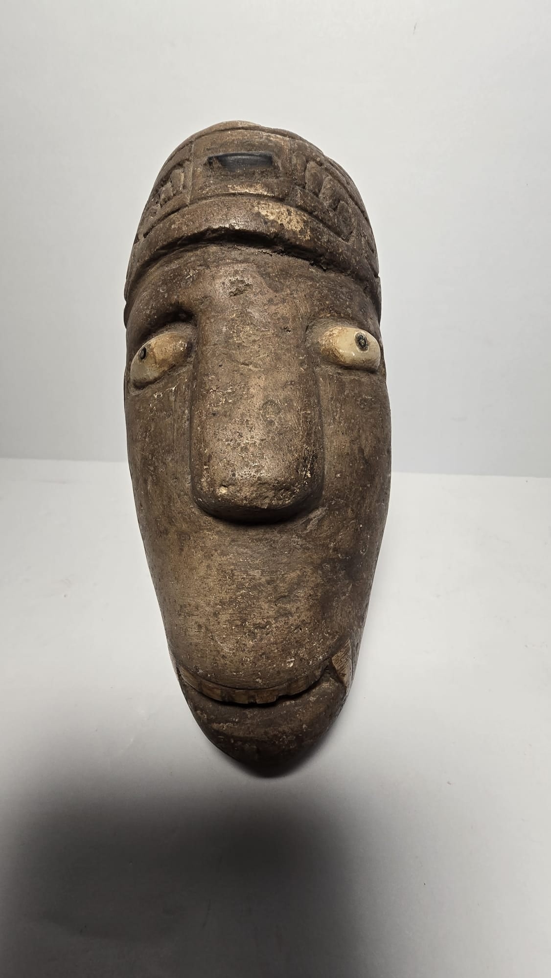RARE PRE-COLUMBIAN TOLTEC STONE BAT HEAD WITH MOSAIC INLAY: RARE PRE-COLUMBIAN TOLTEC STONE BAT HEAD WITH MOSAIC INLAYRare Toltec carved stone bat head, dating approximately 700 AD – 1200 AD (Late Classic to Early Postclassic period). The piece is finely dec