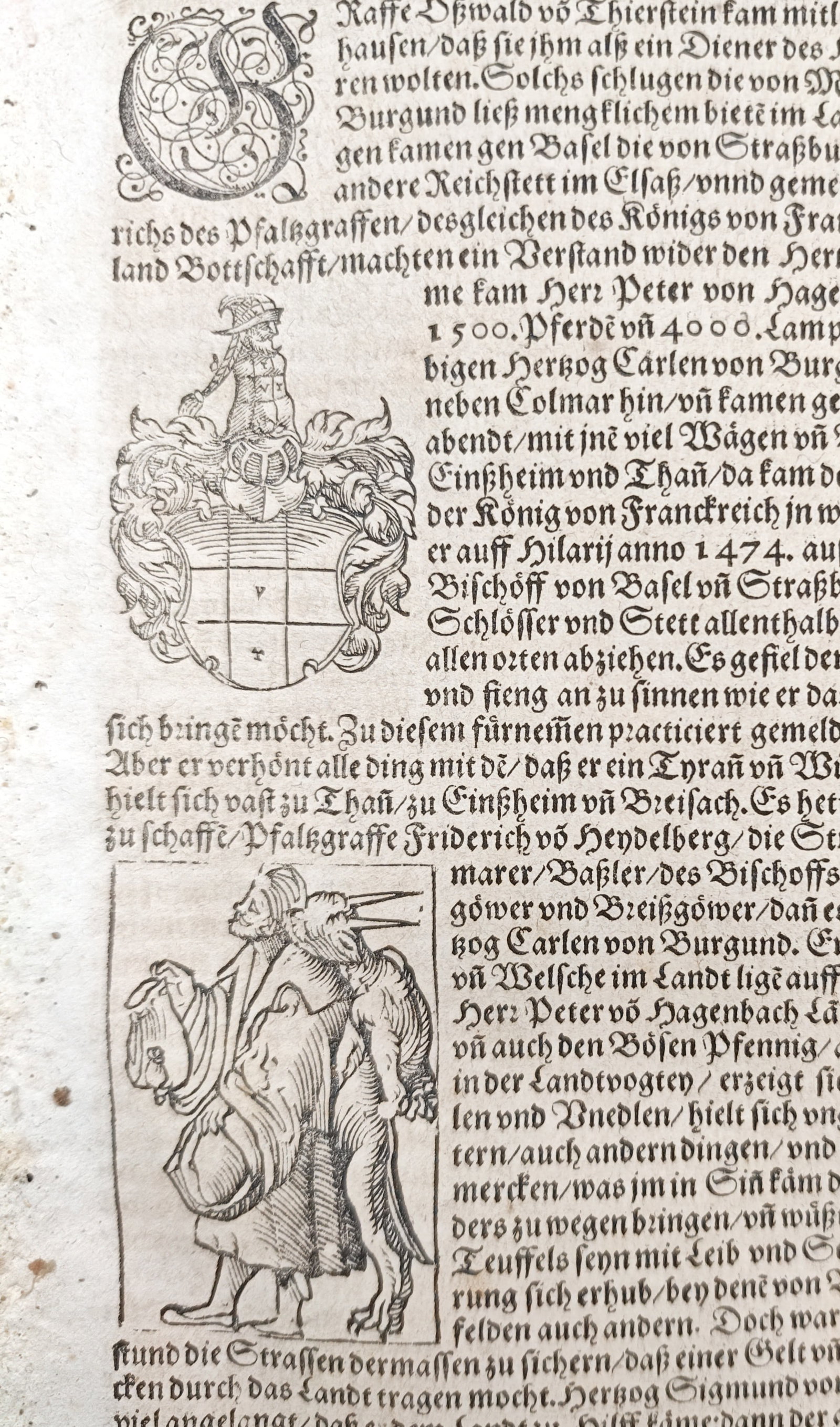Sebastian Münster – Outbreak of the Burgundian War – Woodcut (16th Century): "First Beginning of the Burgundian War" illustrates historical chronicles detailing the conflict between the Swiss Confederacy and Duke Charles the Bold of Burgundy, accompanied by a heraldic coat of 
