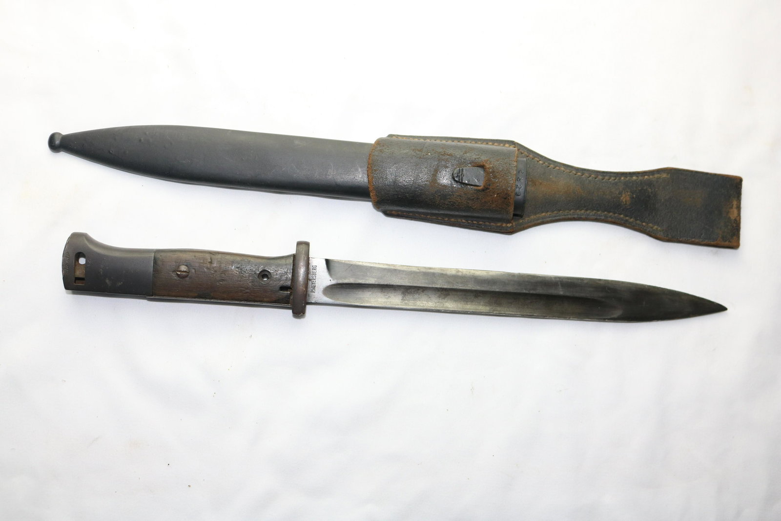 K98 German Bayonet Weyersberg - Sheath EuF Horster 1939: P. Weyersberg Fixed Blade Bayonet with metal sheath and leather frog, EuF Horster 1939 stamped on the back - 14-1/2" long overall