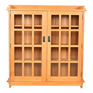 Stickley Mission Oak Arts and Crafts Bookcase Cabinet: A beautiful Mission oak Arts & Crafts bookcase cabinet By Stickley USA, Circa 1990s Solid oak, with mullioned glass front doors, and hammered copper hardware. Measures: 52.88"W x 12"D x 55.25"H. Excel