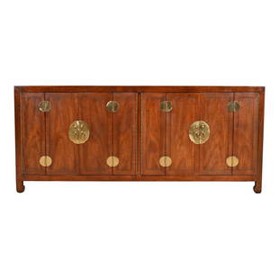 Henredon Hollywood Regency Chinoiserie Mahogany and Brass Sideboard Credenza, 1970s: An exceptional mid-century Hollywood Regency Chinoiserie sideboard, credenza, or bar cabinet By Henredon USA, Circa 1970s Book-matched mahogany, with Asian-inspired brass hardware and accents. Measure