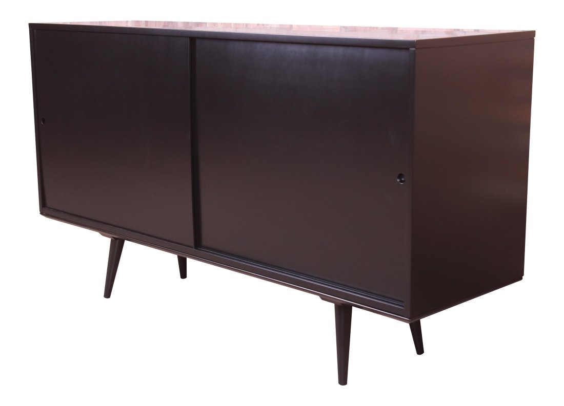 Paul McCobb Planner Group Mid-Century Modern Black Lacquered Sideboard Credenza, Newly Refinished: An exceptional minimalist mid-century modern sliding door sideboard, credenza, or bar cabinet By Paul McCobb for Winchendon Furniture "Planner Group" USA, 1950s Black lacquered solid maple. Measures: