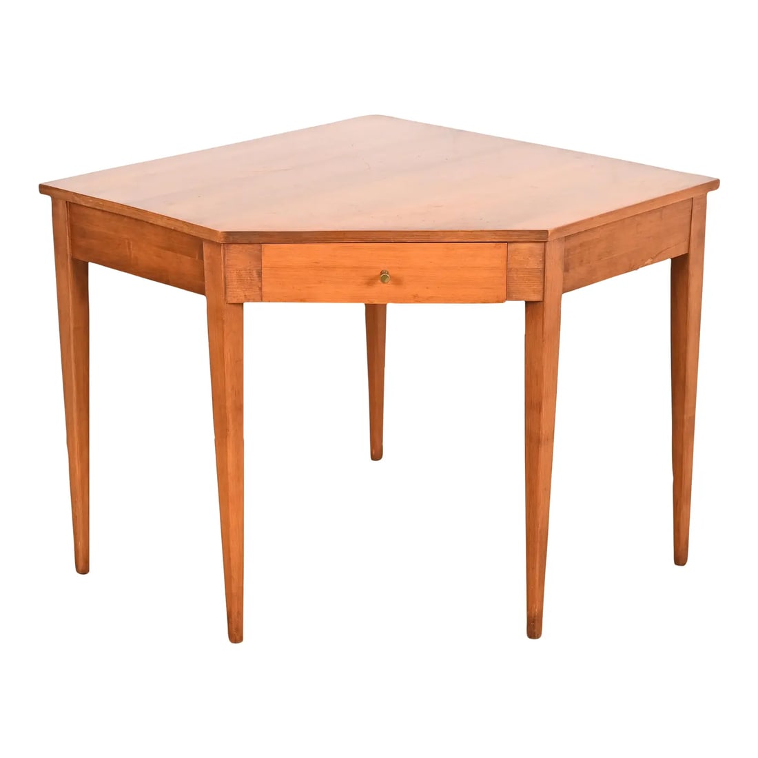 Paul McCobb Planner Group Solid Birch Corner Desk, 1950s: A sleek and stylish Mid-Century Modern solid birch corner desk By Paul McCobb for Winchendon Furniture, "Planner Group" USA, 1950s Measures: 35.5"W x 35.5"D x 28.25"H. Good original vintage condition.