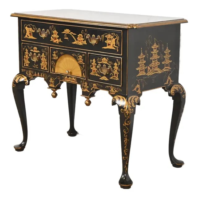 Baker Furniture Style Queen Anne Chinoiserie Hand Painted Black Lacquered and Gold Gilt Dressing: A gorgeous Queen Anne Chinoiserie dressing table, console table, or entry table In the manner of Baker Furniture By Southampton USA, Circa 1980s Black lacquered mahogany, with gold gilt details, hand
