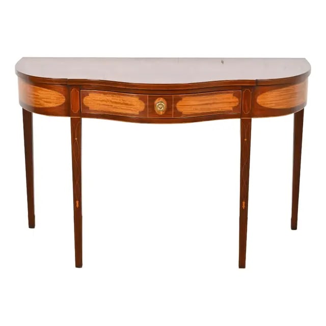 Kindel Furniture Federal Mahogany and Satinwood Inlaid Marquetry Console Table or Server: A gorgeous Federal or Hepplewhite style console table, sofa table, or serving table By Kindel Furniture, "Winterthur" Collection USA, Late 20th Century Mahogany, with inlaid satinwood marquetry, and o