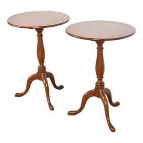 Kittinger Queen Anne Mahogany Tilt-Top Pedestal Tea Tables, Pair